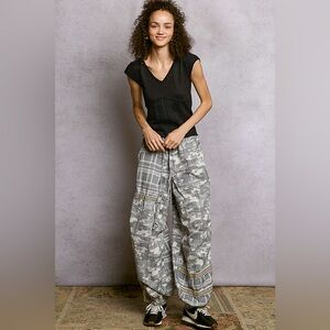 POL V-Neck Lightweight Textured Short Sleeve Knit Top with Lace Trim🆕